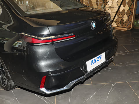 2026�� 740Li ������ M�˶���װ