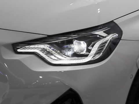 2026�� M240i xDrive