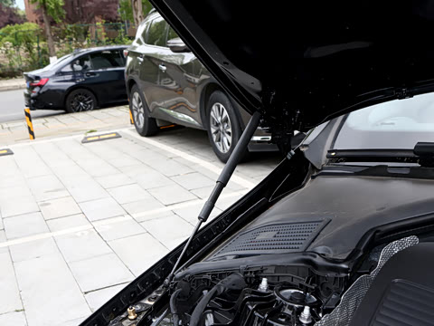 2026�� �Ŀ� C 260 L �˶���