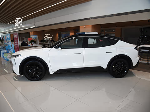 2026�� 2.0T EcoBoost E �춯 �˶���
