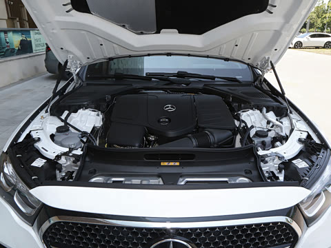 2026�� �Ŀ� E 300 L �����˶���