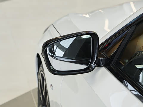2026�� 225i M�˶���ҹ��װ