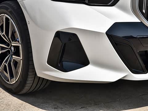 2026�� �Ŀ� eDrive 35L M�˶���װ