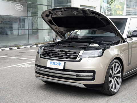 2026�� 3.0 L6 400PS SE�����