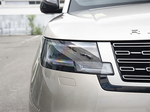 2026�� 3.0 L6 400PS SE�����