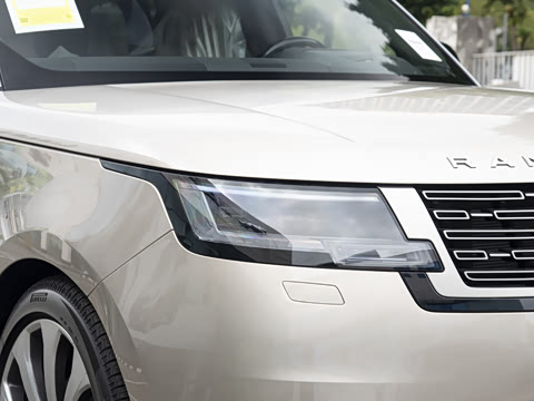 2026�� 3.0 L6 400PS SE�����