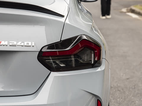 2026�� M240i xDrive