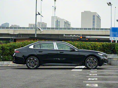 2026�� 530Li ������ M�˶���װ