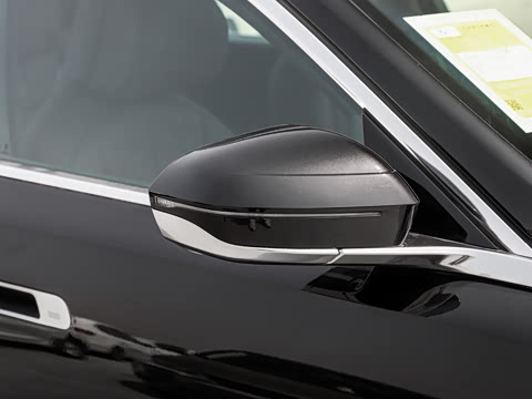 2026�� �Ŀ� 735Li ������װ