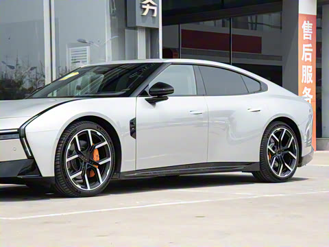 2025�� 702 ������ Ultra