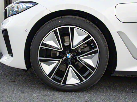 2026�� eDrive 40 L ��ҹ�˶���װ