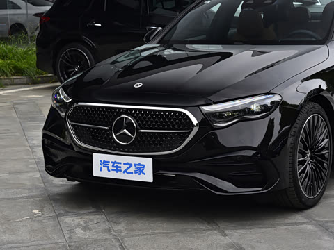 2026�� �Ŀ� E 300 �����˶���