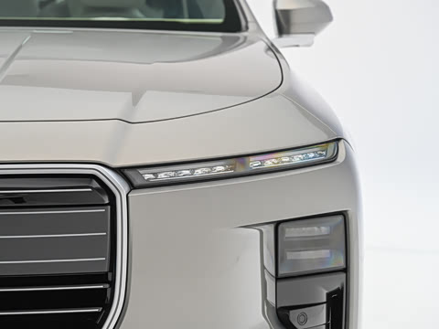 2027�� 740L �����