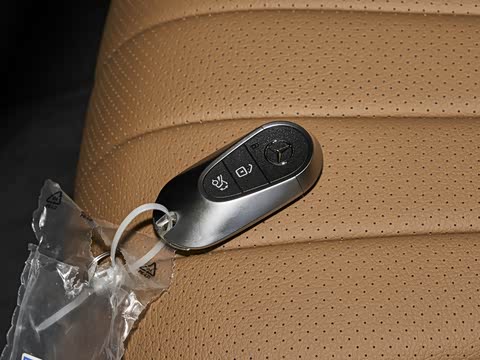 2026�� E 300 L ������