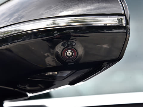 2026�� �Ŀ� E 300 L ������