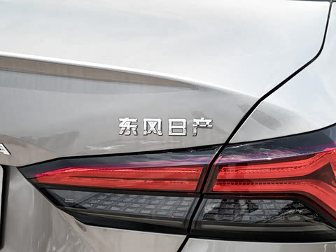 2025�� 2.0L XL-TLS ������