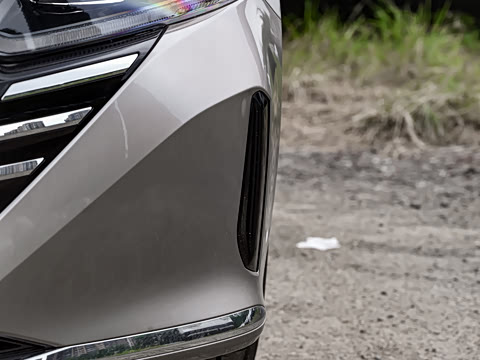 2025�� 2.0L XL-TLS ������