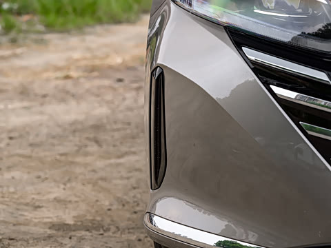 2025�� 2.0L XL-TLS ������