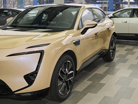 2025�� �Ŀ� Max ���̰�