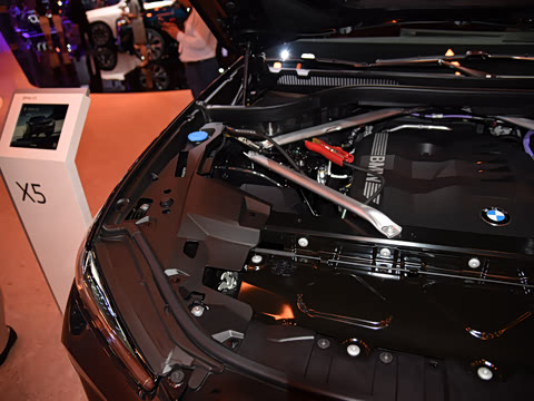 2025�� xDrive 40Li ������M�˶���ҹ��װ