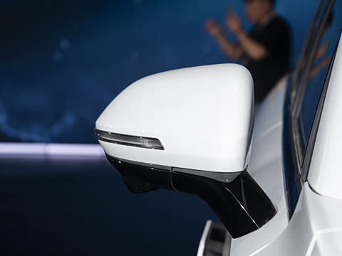 2027�� 2.0T ˫�������������