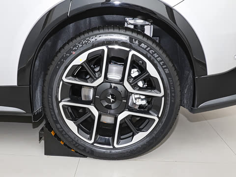 2026�� ���� 702 Max �콢��