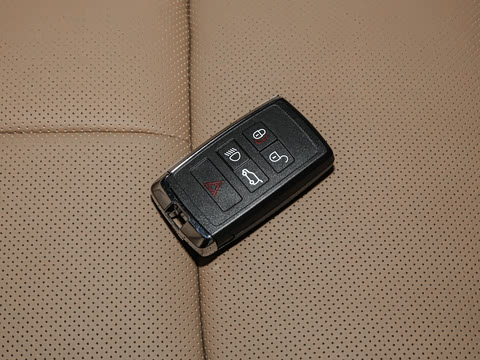 2025�� 3.0 L6 400PS SV���ٴ����ӳ��� 4��