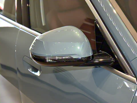 2025�� sDrive25i M�˶���װ