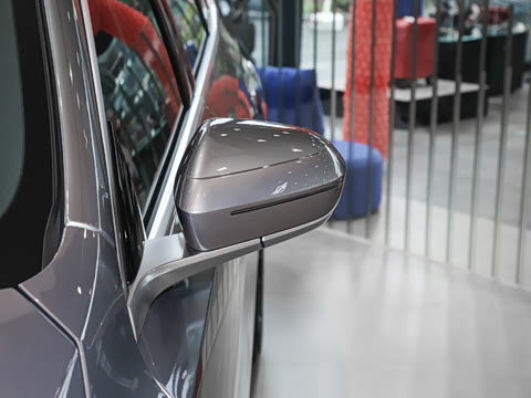 2026�� 530Li ������ M�˶���װ