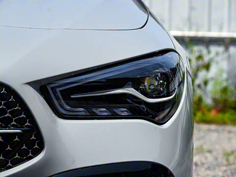 2025�� CLA 260 4MATIC ��ذ�