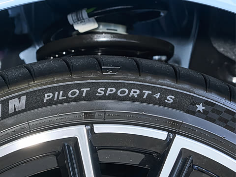 2026�� M240i xDrive