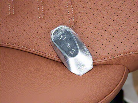 2026�� GLC 300 L 4MATIC ������ 5��