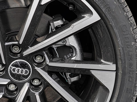 2026�� 200���������� 40 TFSI ����������