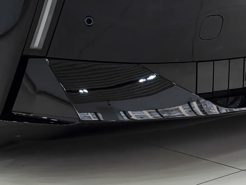 2025�� 820 Max