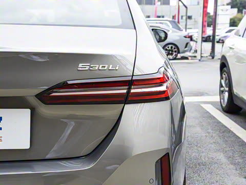 2026�� 530Li ������ M�˶���װ