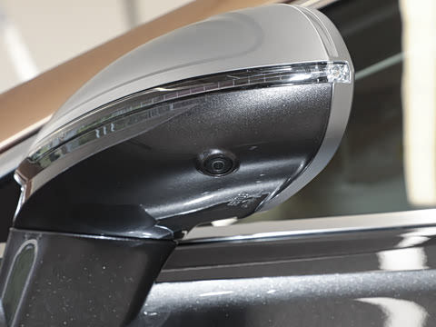 2026�� 4.0T V8 Mulliner