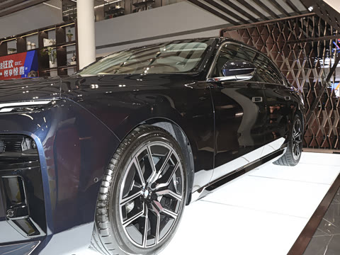 2026�� 735Li M�˶���װ