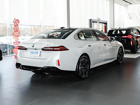 2026�� �Ŀ� 530Li ������ M�˶���װ