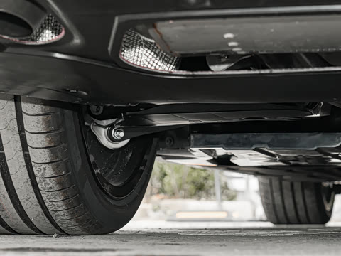 2026�� �Ŀ� 740Li ������ M�˶���װ