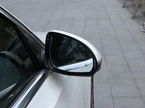 2025�� �Ŀ� E 300 L ʱ���˶���