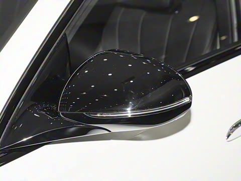 2025�� �Ŀ� E 260 �˶���