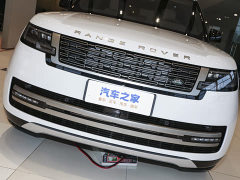 2026�� 3.0 L6 400PS SE�����