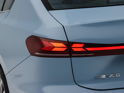 2026�� S 300TSI ������