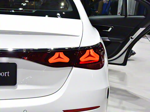 2026�� E 300 �������˶���