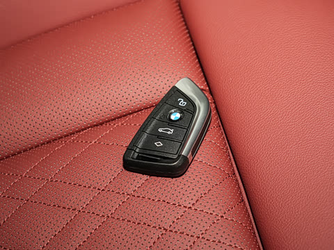 2026�� 330Li M�˶���ҹ��װ