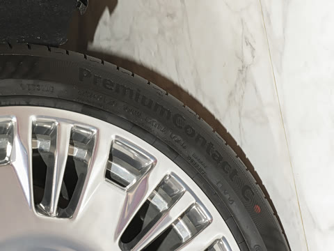 2024�� 4.0T V8��