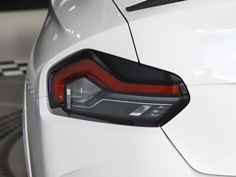 2026�� M240i xDrive