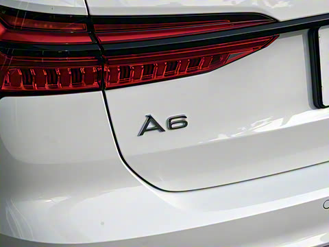 2025�� allroad quattro ̽���� 55 TFSI ����ԽҰ��