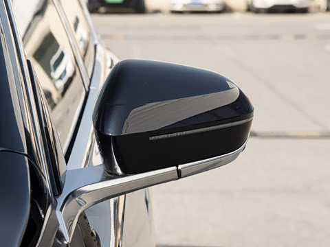 2026�� 740Li ������ M�˶���װ