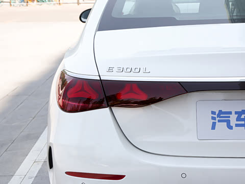 2026�� �Ŀ� E 300 L �����˶���